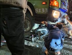 Diduga Akibat Jalan Rusak, Pengendara Motor Terjatuh dan Terlindas Truk Tanah di Benda