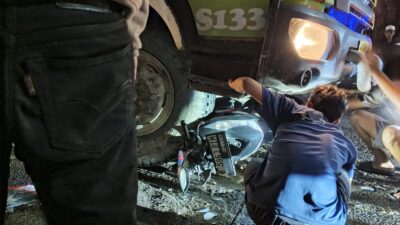 Diduga Akibat Jalan Rusak, Pengendara Motor Terjatuh dan Terlindas Truk Tanah di Benda