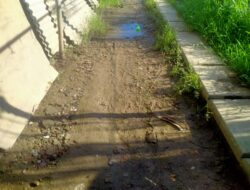 Paving Blok Rusak dan Banjir Menggenang, Warga Desak Pemerintah Segera Bertindak