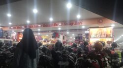 Menjelang Idul Fitri, Toko Pakaian Amanda di Pasar Lama Dipadati Pembeli