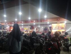 Menjelang Idul Fitri, Toko Pakaian Amanda di Pasar Lama Dipadati Pembeli