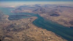 Iran Tutup Selat Hormuz, Harga Minyak Dunia Akan Melonjak Tajam