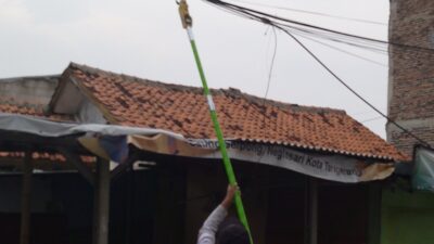 Masyarakat Kelurahan Belendung Apresiasi PT. Gayuh Media Informatika Rapihkan Kabel Semrawut