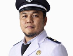 Kepala Desa Teluk Naga Bersama Warga Kompak Bersihkan Sungai dari Eceng Gondok dan Lumpur