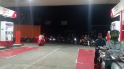 Pertamax Naik, Antrean SPBU di Jalan Pembangunan III Neglasari Mengular
